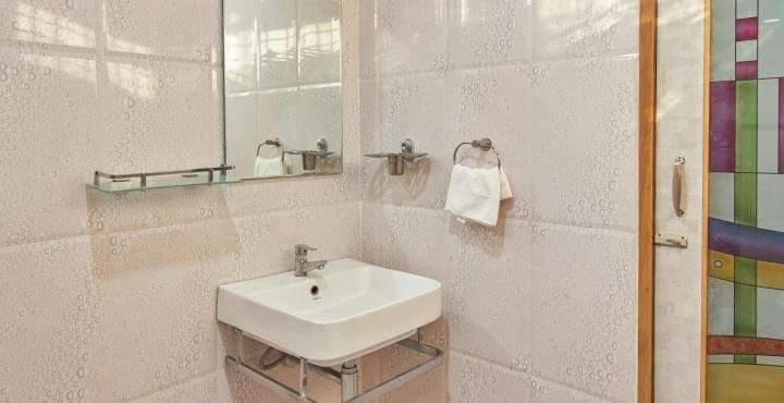 Hotel Av Comforts Settahalasūr エクステリア 写真